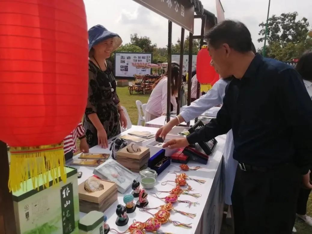 “梦幻之春”非遗集市
